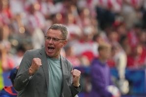 九游体育官网网页入口-朗尼克谈发明“高位压迫”：进球最大机会出现在夺回球权的前十秒